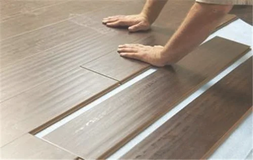 木地板与墙边缝隙怎么处理