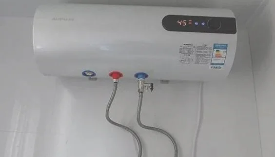 热水器冻住了可以插电解冻吗