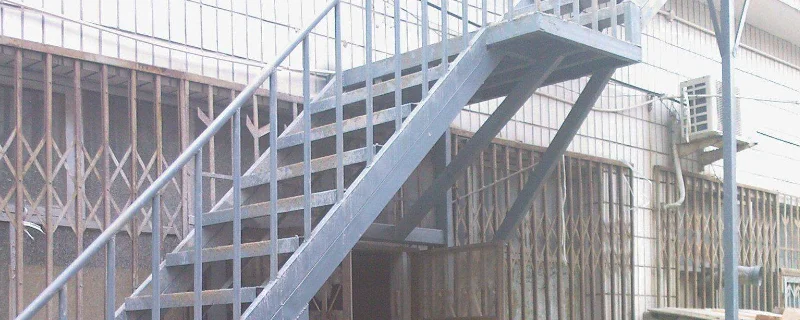钢结构楼梯包木板步骤是什么