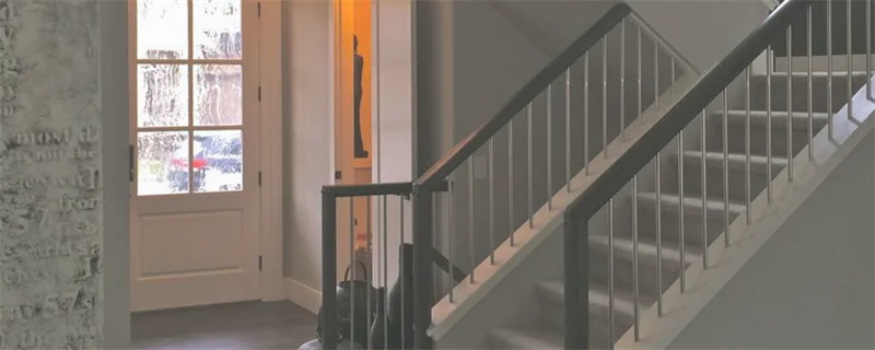 楼梯口怎么装门