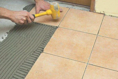 用瓷砖胶怎么铺地板砖