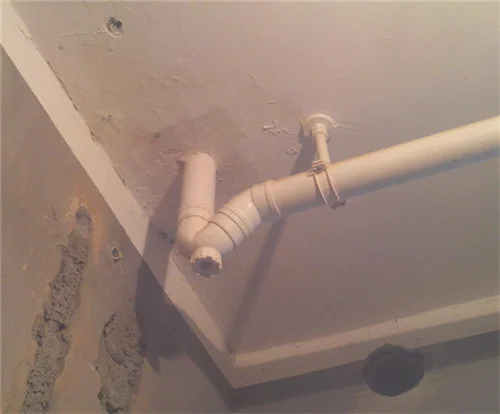 卫生间天花板有流水声是怎么回事