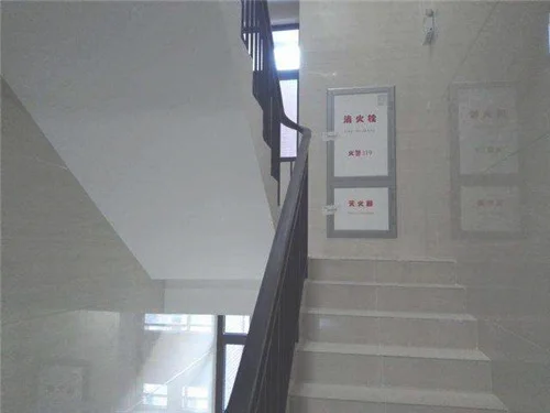 楼梯间的门一般是什么门