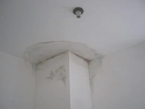 顶楼漏水从屋内打胶有用吗