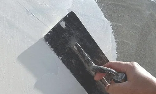 刷过防水的墙能直接刮腻子吗