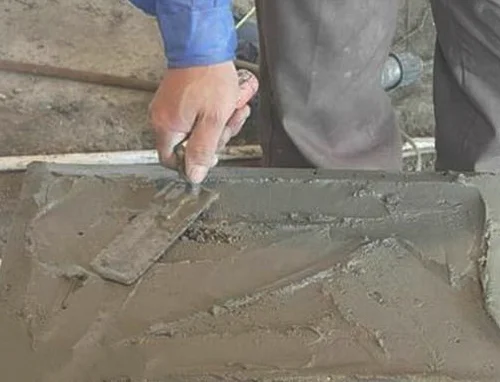 地面可以直接用胶泥铺地砖吗