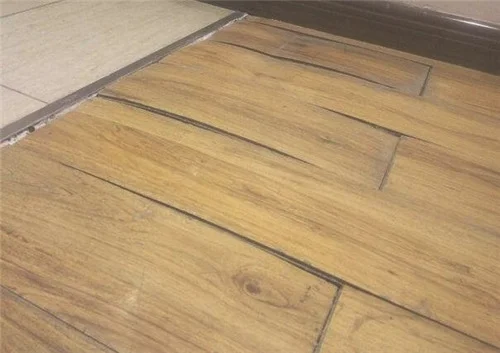 木地板裂缝最简单的修补方法是怎样