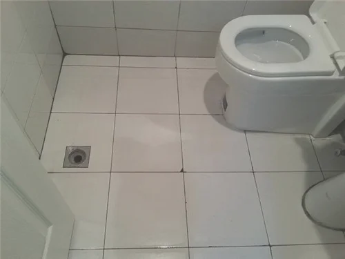 卫生间地面瓷砖渗水怎么办