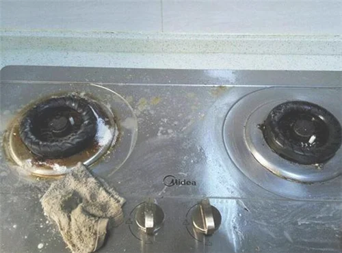 厨房的油渍污渍如何快速擦掉
