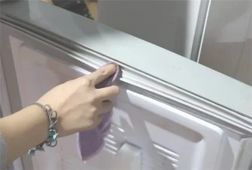 冰箱门密封条脏了怎么清洗