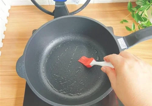 新的不粘锅使用前怎么处理方法