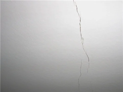 天花板哪种裂缝属于正常裂缝