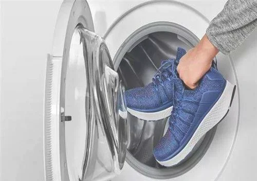 鞋子可以放洗衣机洗吗