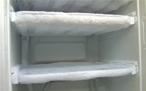如何清理冰箱冷冻层的冰