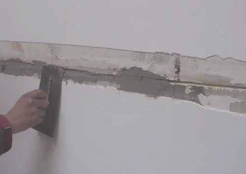 乳胶漆墙皮掉了一块怎么修补