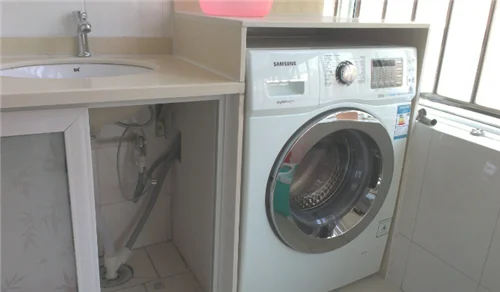洗衣机排水阀在哪个位置