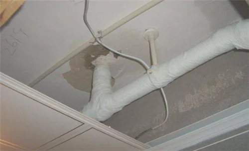 卫生间往楼下漏水怎么处理