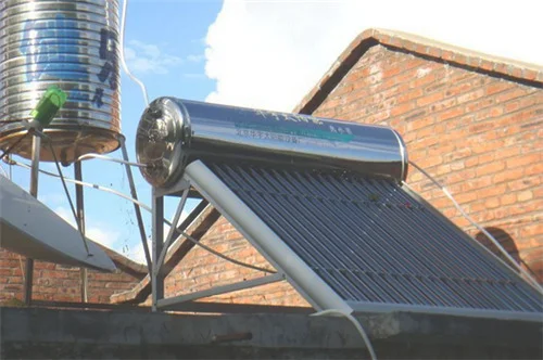 太阳能热水器晚上能加热吗