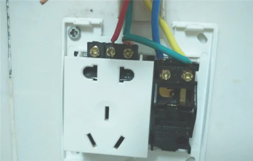 热水器三孔插座怎么接线