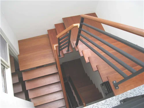 复合地板楼梯安装方法是什么