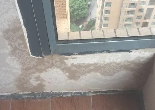 窗缝漏水用什么能堵住