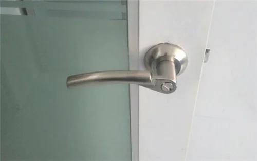 卫生间门锁更换方法是怎样的