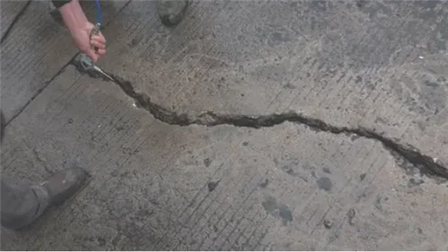 水泥路面裂缝是什么原因