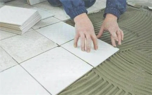 水泥板上贴瓷砖怎么才能不掉