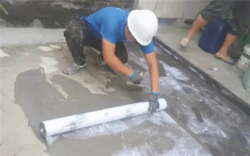 混凝土浇筑的屋面渗水怎么办