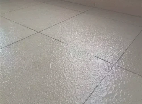 下雨天地板出水用什么能解决