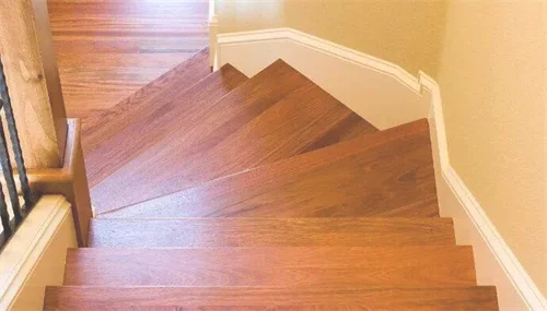 楼梯木地板怎么安装