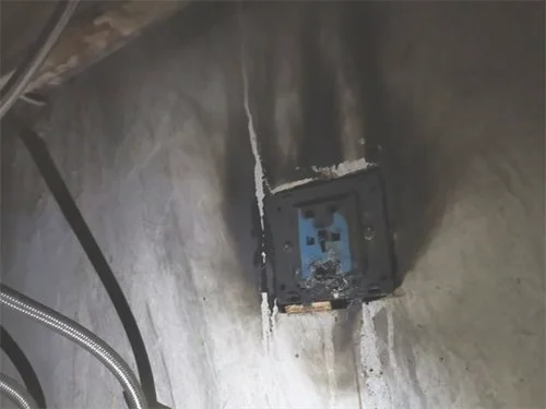 墙上的插座为什么会烧