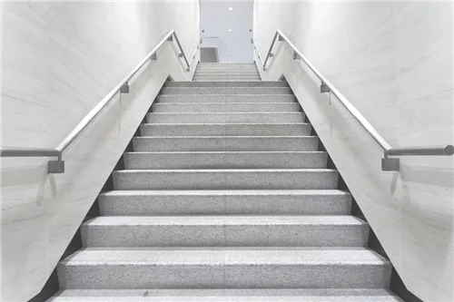 楼梯段宽度的设置规则是什么
