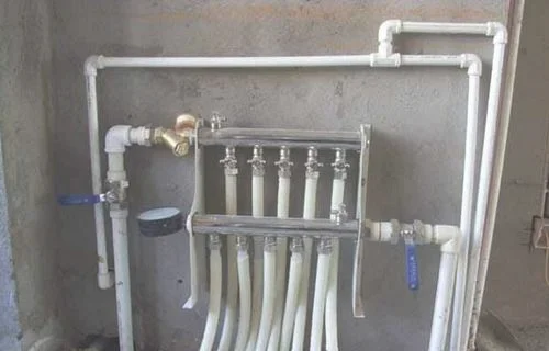 地暖分水器装在卫生间的利弊是什么