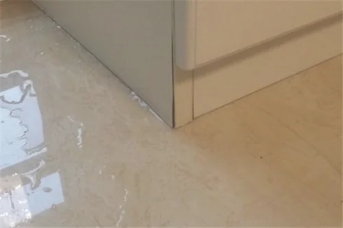 卫生间地板砖缝隙渗水怎么处理