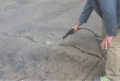 水泥路面积水如何快速修复
