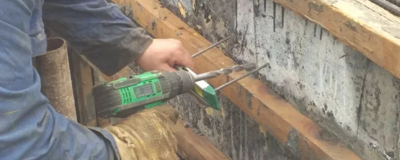如何使用电钻在墙上打孔