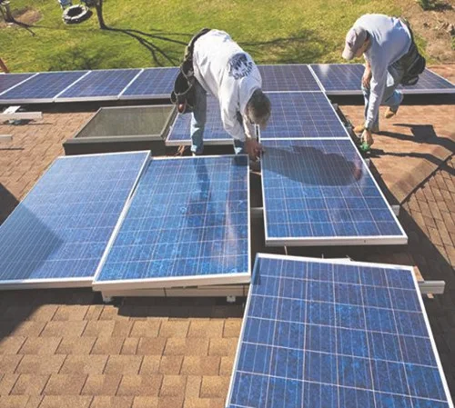 一块太阳能板一天能发多少电