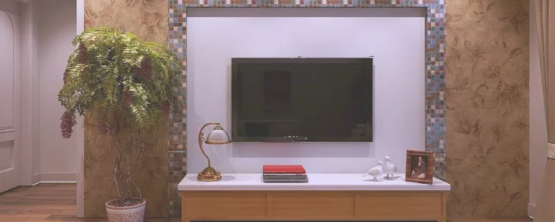 挂墙上的电视怎么拿下来