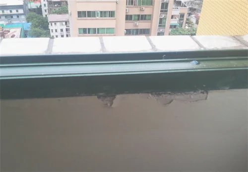 窗户下面墙体渗水是什么原因