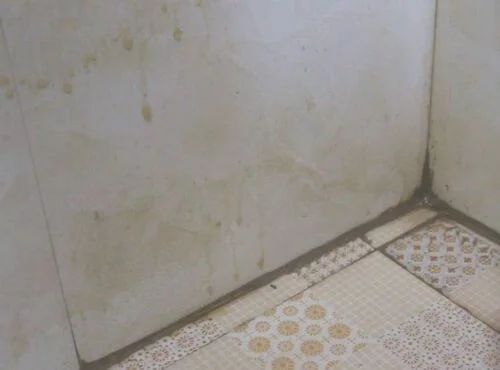 卫生间瓷砖发黄如何快速清理干净