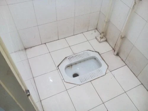 一楼厕所堵了怎么办