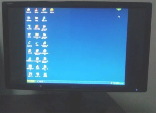 电脑两边黑屏怎么恢复