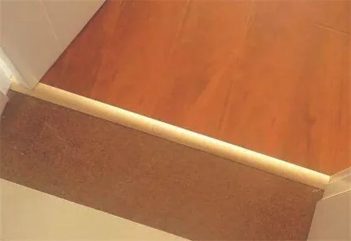木地板与瓷砖之间怎样衔接