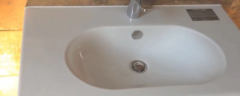 洗脸池翻转塞子如何取
