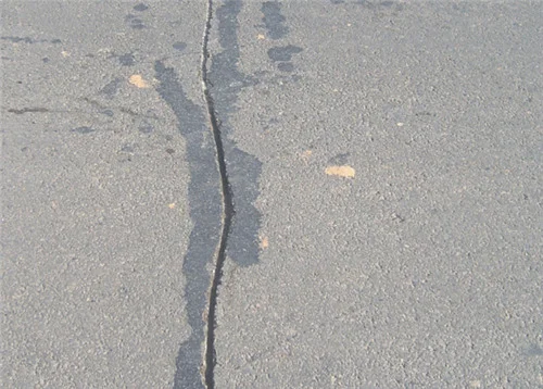 沥青路面裂缝如何修补