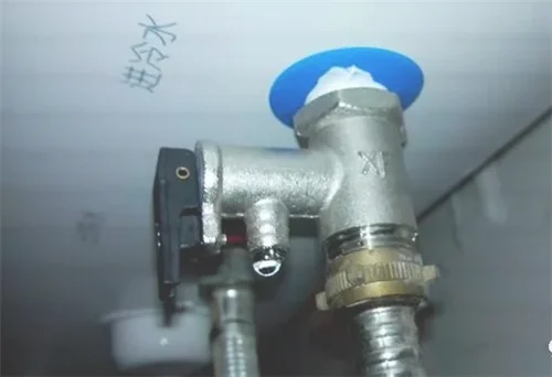 热水器泄压阀漏水怎么解决