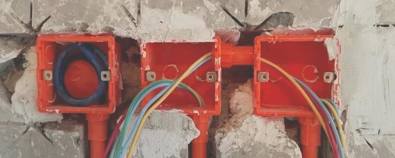 电线底盒坏了怎么固定螺丝