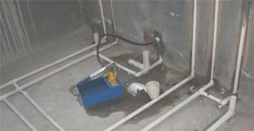 马桶水管漏水怎么修