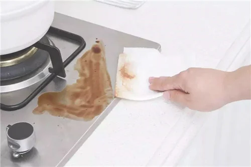 如何清洗厨房油污